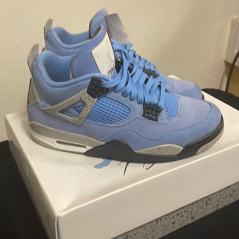 Jordan 4 University Blue